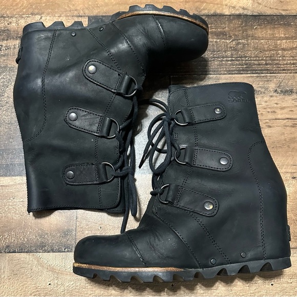 Sorel 'Joan of Arctic' Leather Wedge Boot - Picture 3 of 8
